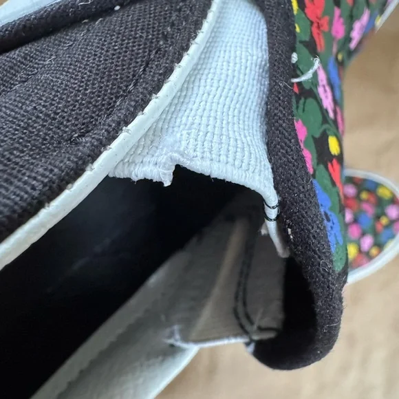 Vans Unisex Classic Slip On in Bright Floral on Black. Size M6.5/W8 - Picture 7 of 8